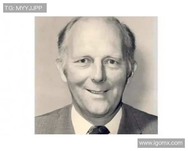 亚当斯的传奇人生与影响力探讨：从历史到现代的深度剖析